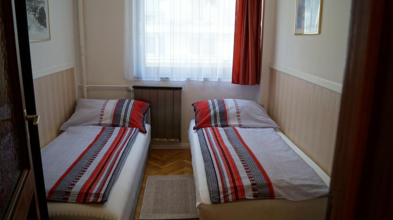 Apartment Sinko - Free Garage Parking, Central, 2 Bedrooms 4 Single Beds, Flexi Check-Out Boedapest Buitenkant foto