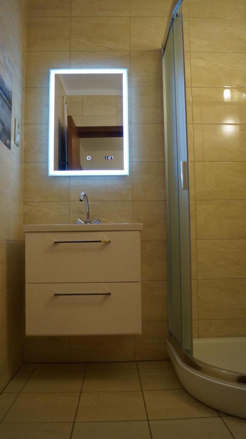 Apartment Sinko - Free Garage Parking, Central, 2 Bedrooms 4 Single Beds, Flexi Check-Out Boedapest Buitenkant foto