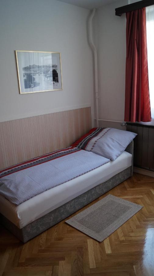 Apartment Sinko - Free Garage Parking, Central, 2 Bedrooms 4 Single Beds, Flexi Check-Out Boedapest Buitenkant foto