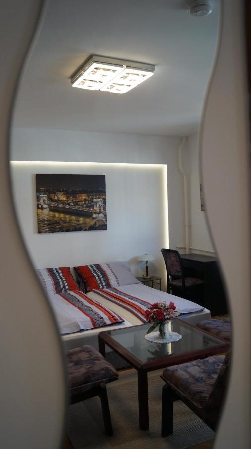Apartment Sinko - Free Garage Parking, Central, 2 Bedrooms 4 Single Beds, Flexi Check-Out Boedapest Buitenkant foto