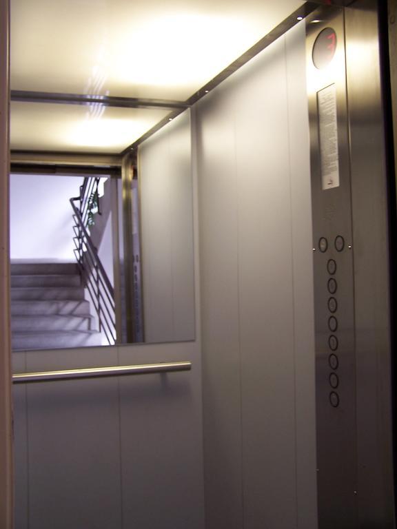 Apartment Sinko - Free Garage Parking, Central, 2 Bedrooms 4 Single Beds, Flexi Check-Out Boedapest Buitenkant foto
